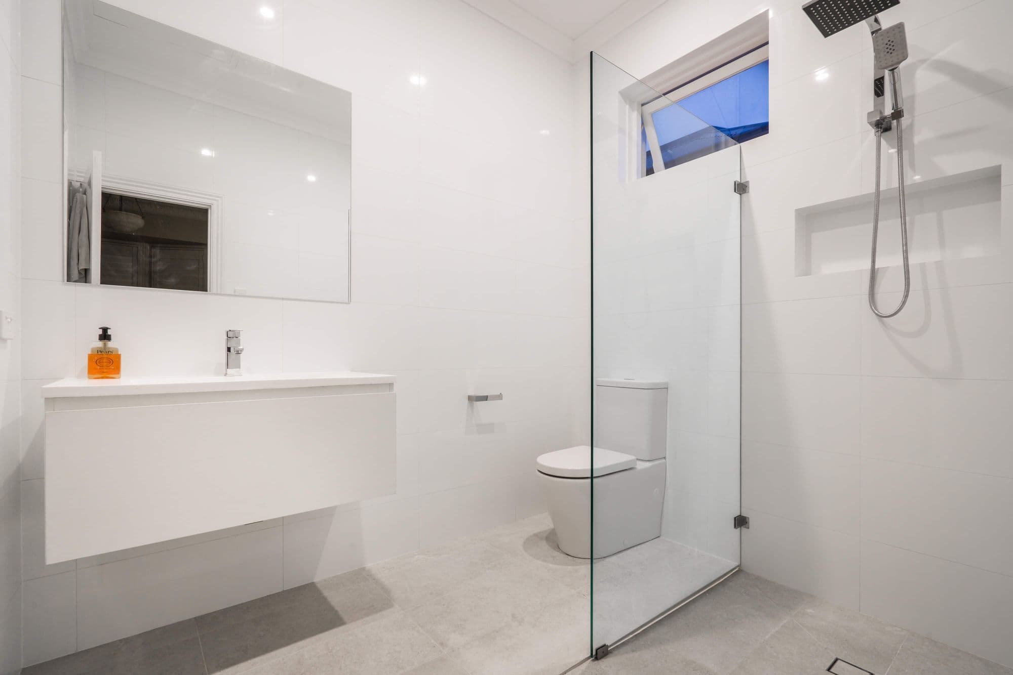 3bathroomgloster/1