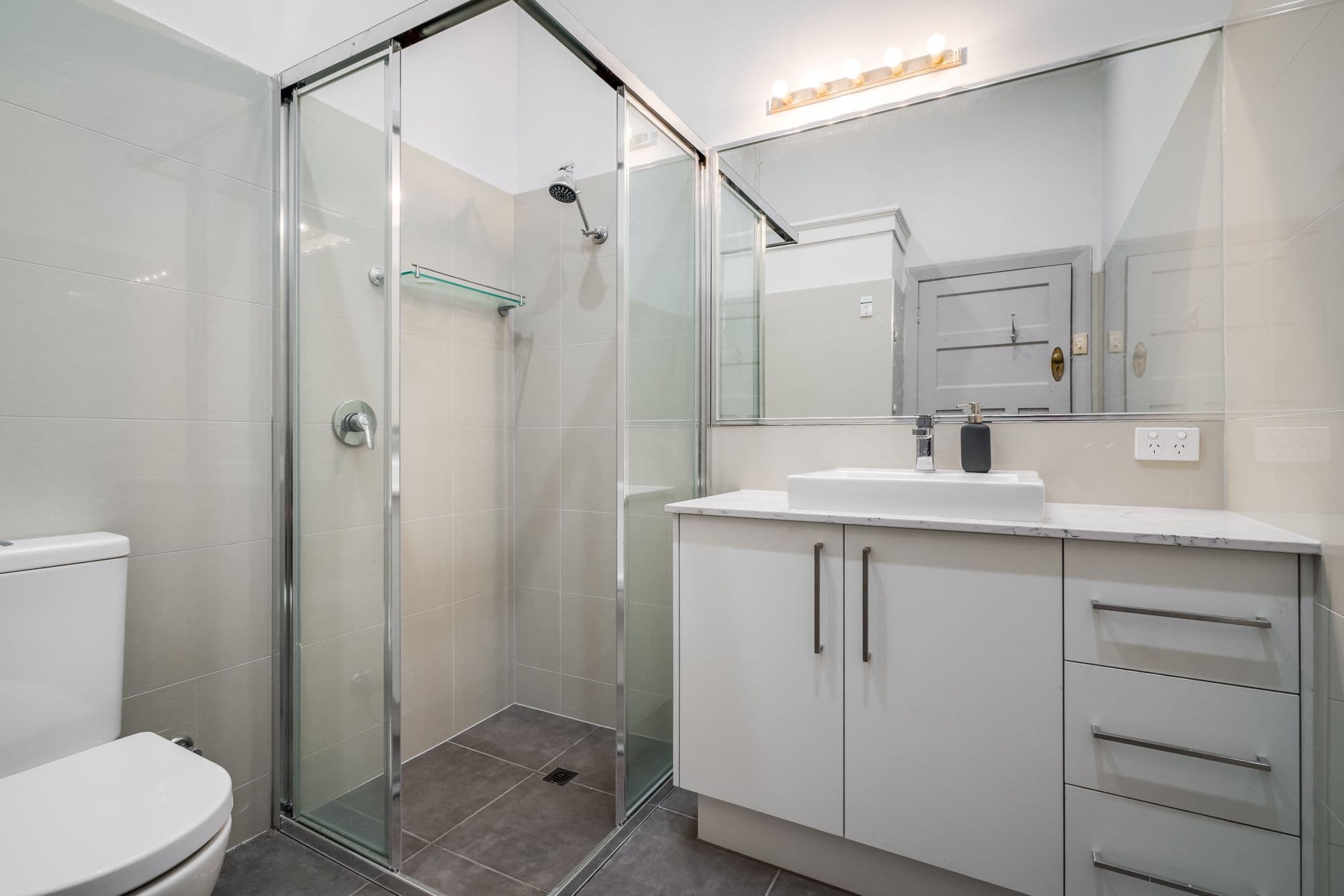 3bathroomnapier/1